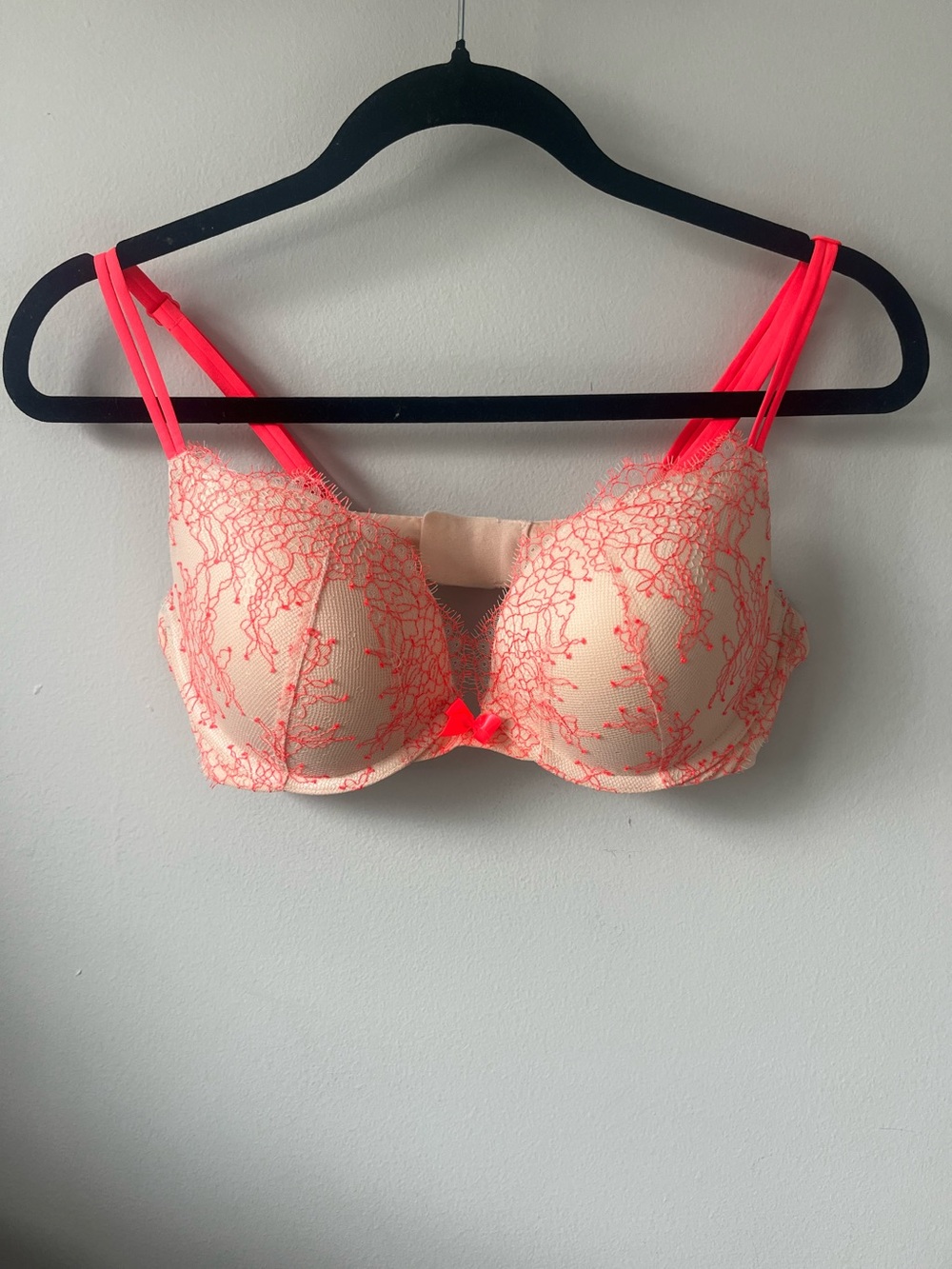 Victoria Secret Lace-Embroidered Underwire Bra - Neon Coral Push-up Bra Sz 36C
